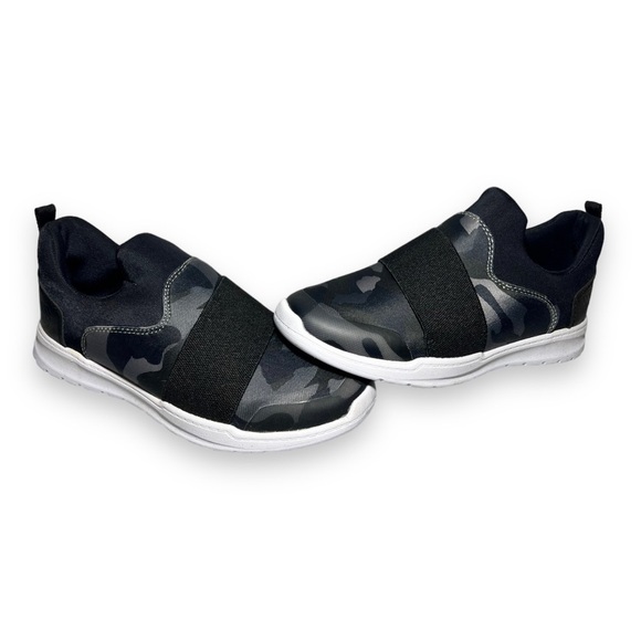 All in Motion Kids’ Delta Slip-On Water Shoes Gray Size 4 - Picture 1 of 10